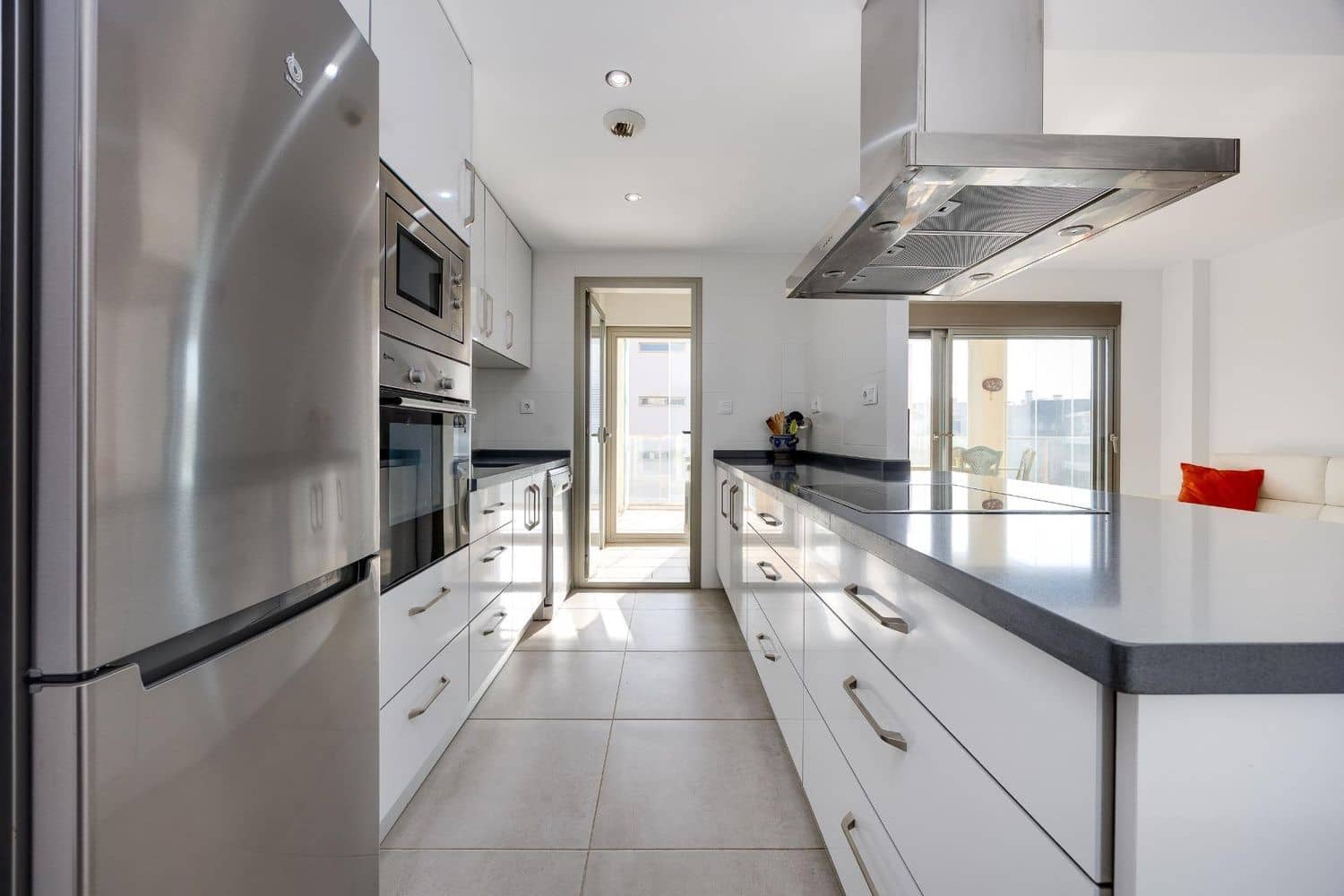2 soveværelse Lejlighed til salg i Alicante by med swimmingpool garage - € 269.000 (Ref: 10174905)