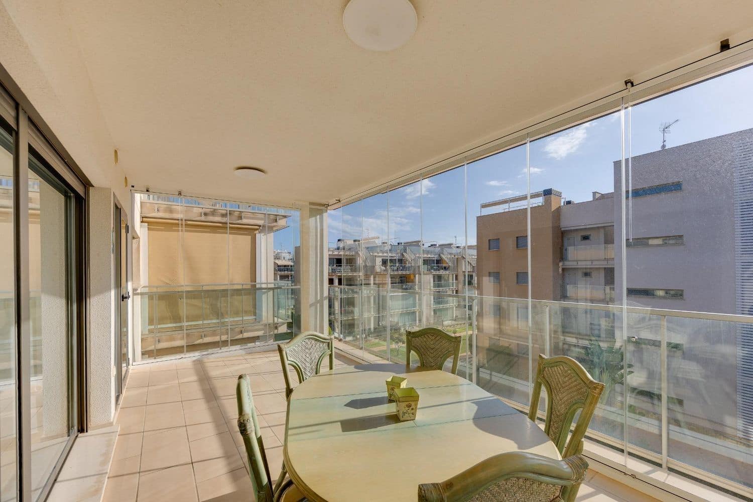 2 soveværelse Lejlighed til salg i Alicante by med swimmingpool garage - € 269.000 (Ref: 10174905)