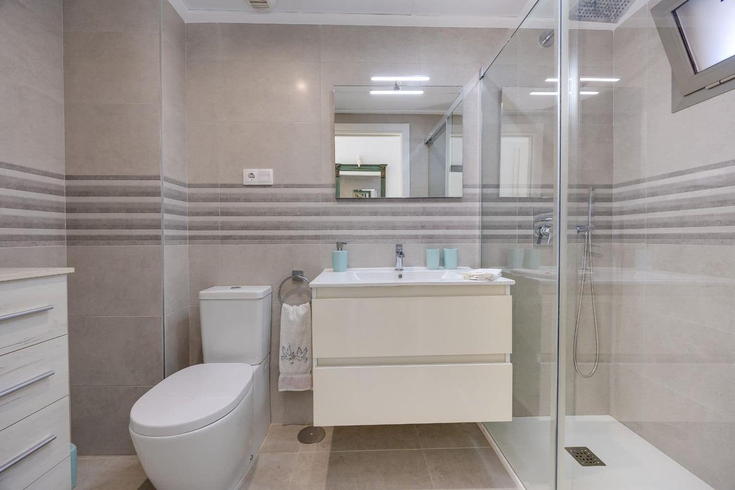 2 soveværelse Lejlighed til salg i Alicante by med swimmingpool garage - € 269.000 (Ref: 10174905)