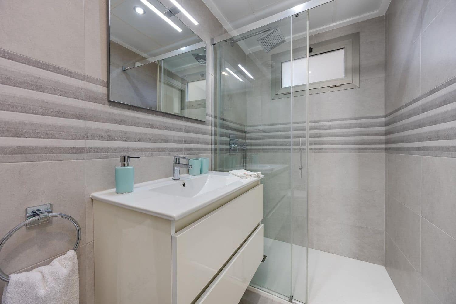 2 soveværelse Lejlighed til salg i Alicante by med swimmingpool garage - € 269.000 (Ref: 10174905)
