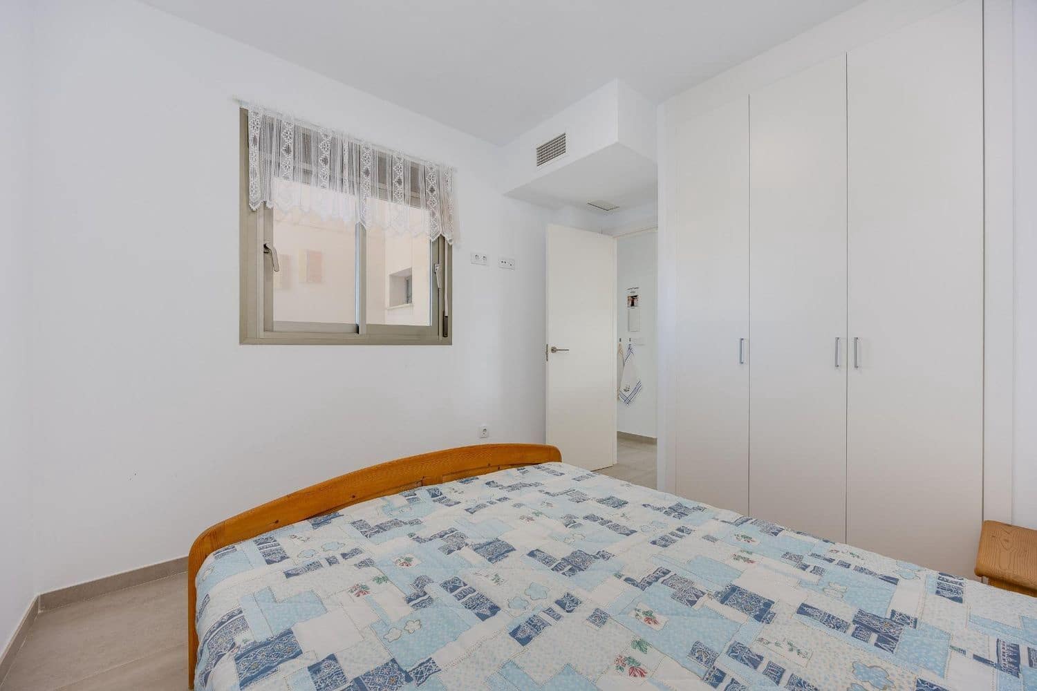 2 soveværelse Lejlighed til salg i Alicante by med swimmingpool garage - € 269.000 (Ref: 10174905)