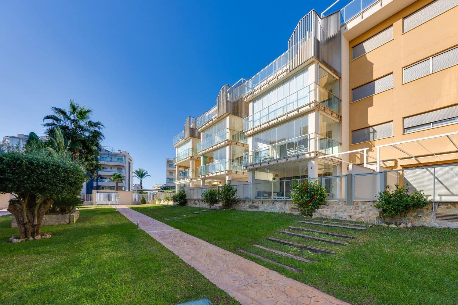 2 soveværelse Lejlighed til salg i Alicante by med swimmingpool garage - € 269.000 (Ref: 10174905)