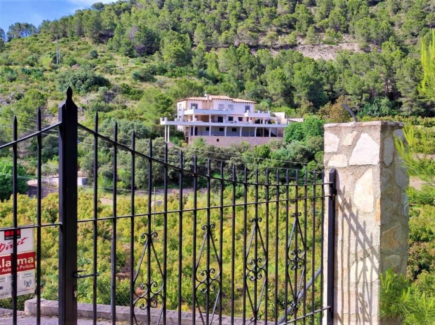 4 soveværelse Finca/Landehus til salg i L'Atzuvia med swimmingpool garage - € 695.000 (Ref: 7011648)