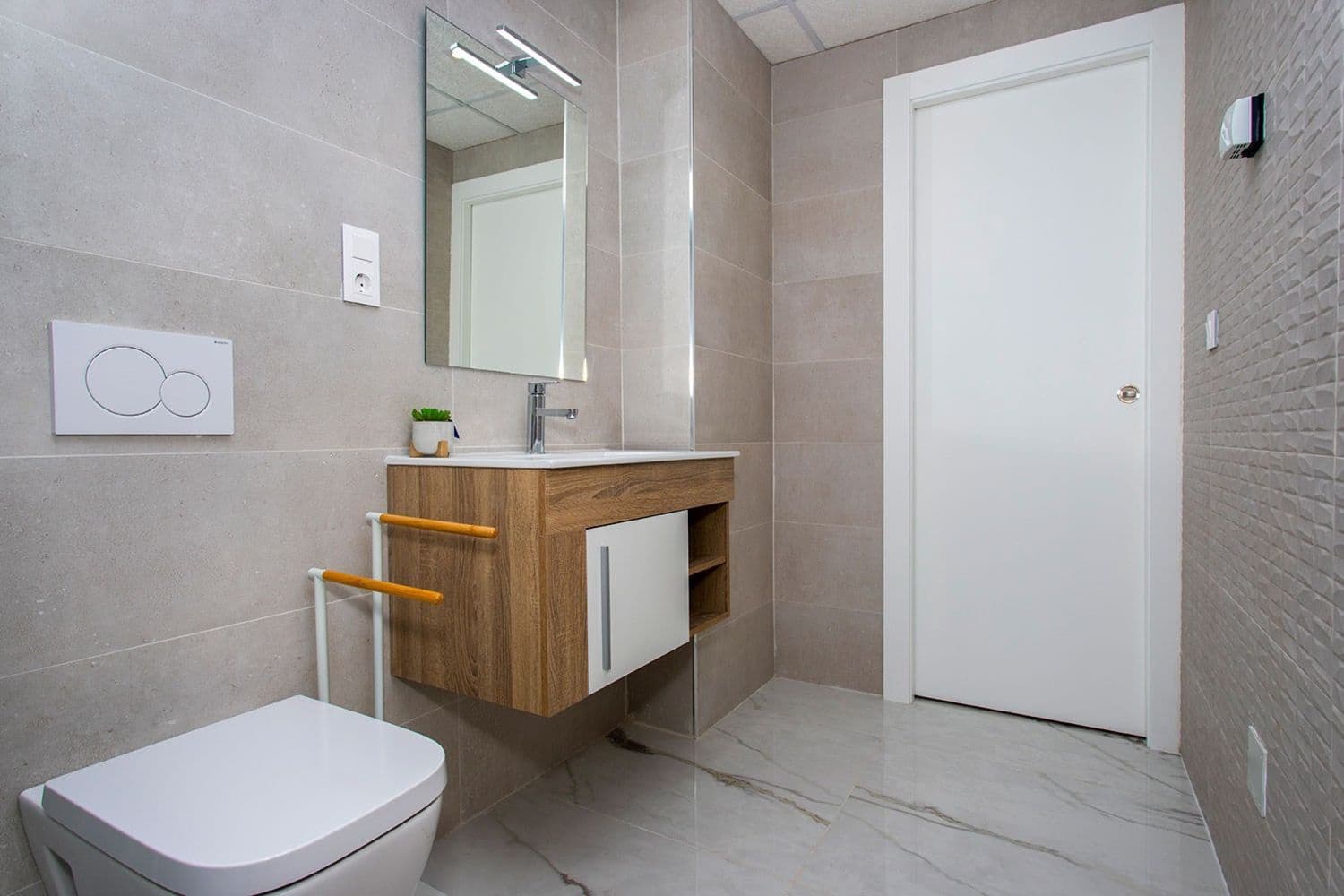 2 soveværelse Lejlighed til salg i Orihuela Costa med swimmingpool garage - € 345.000 (Ref: 8417351)