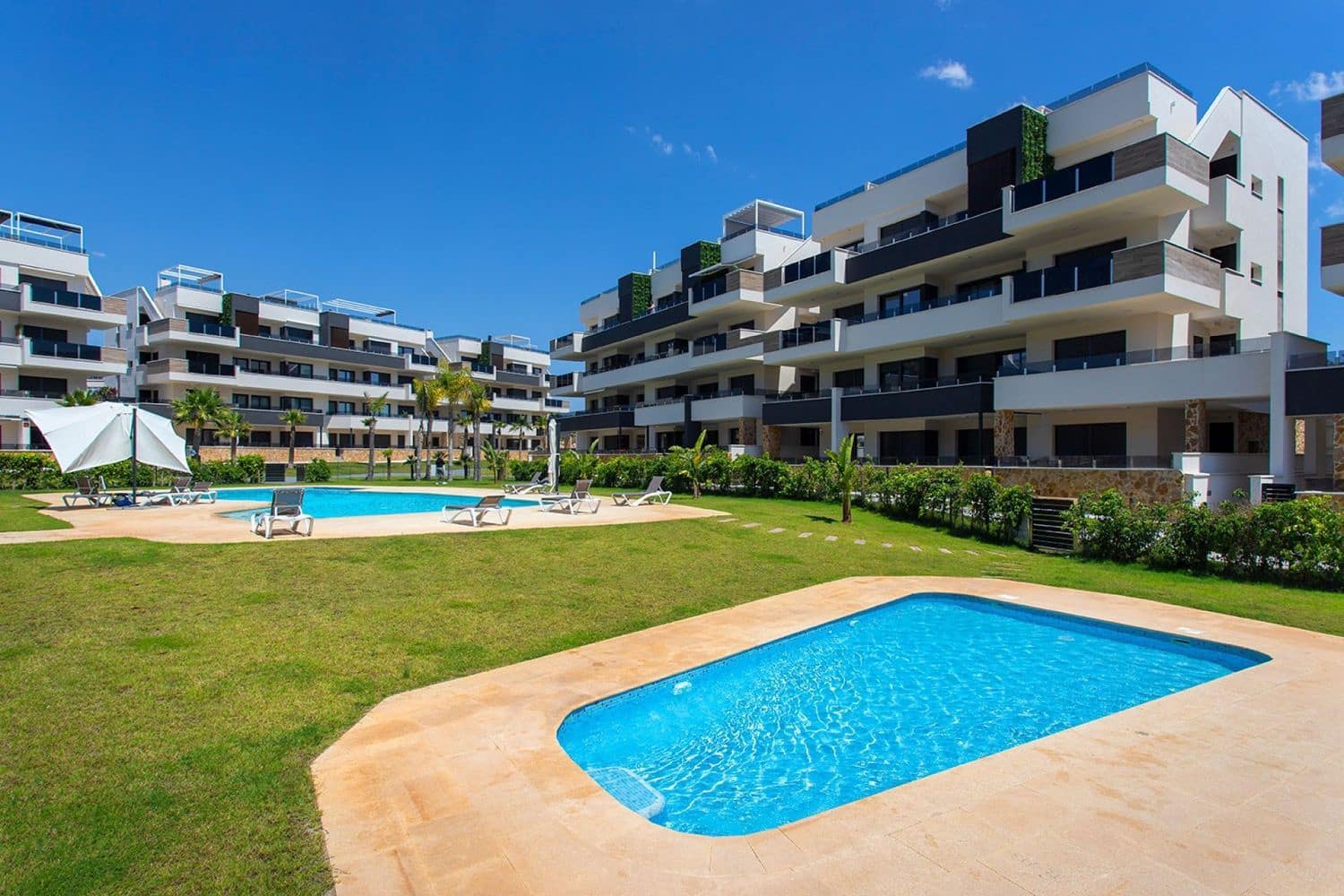 2 soveværelse Lejlighed til salg i Orihuela Costa med swimmingpool garage - € 345.000 (Ref: 8417351)
