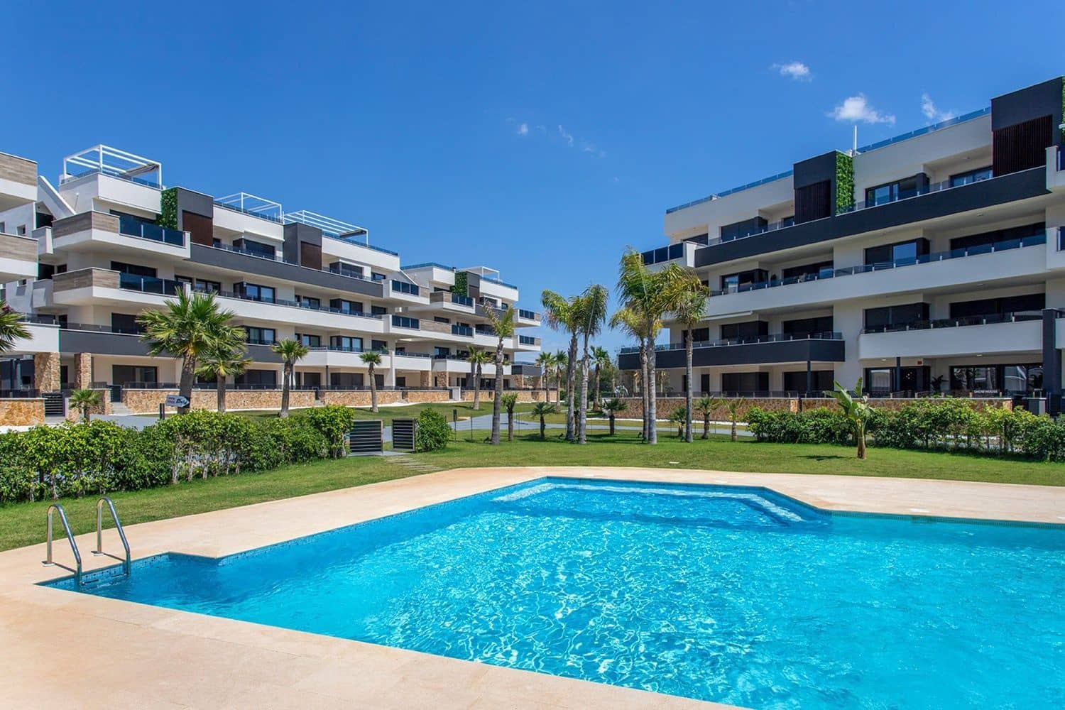 2 soveværelse Lejlighed til salg i Orihuela Costa med swimmingpool garage - € 345.000 (Ref: 8417351)