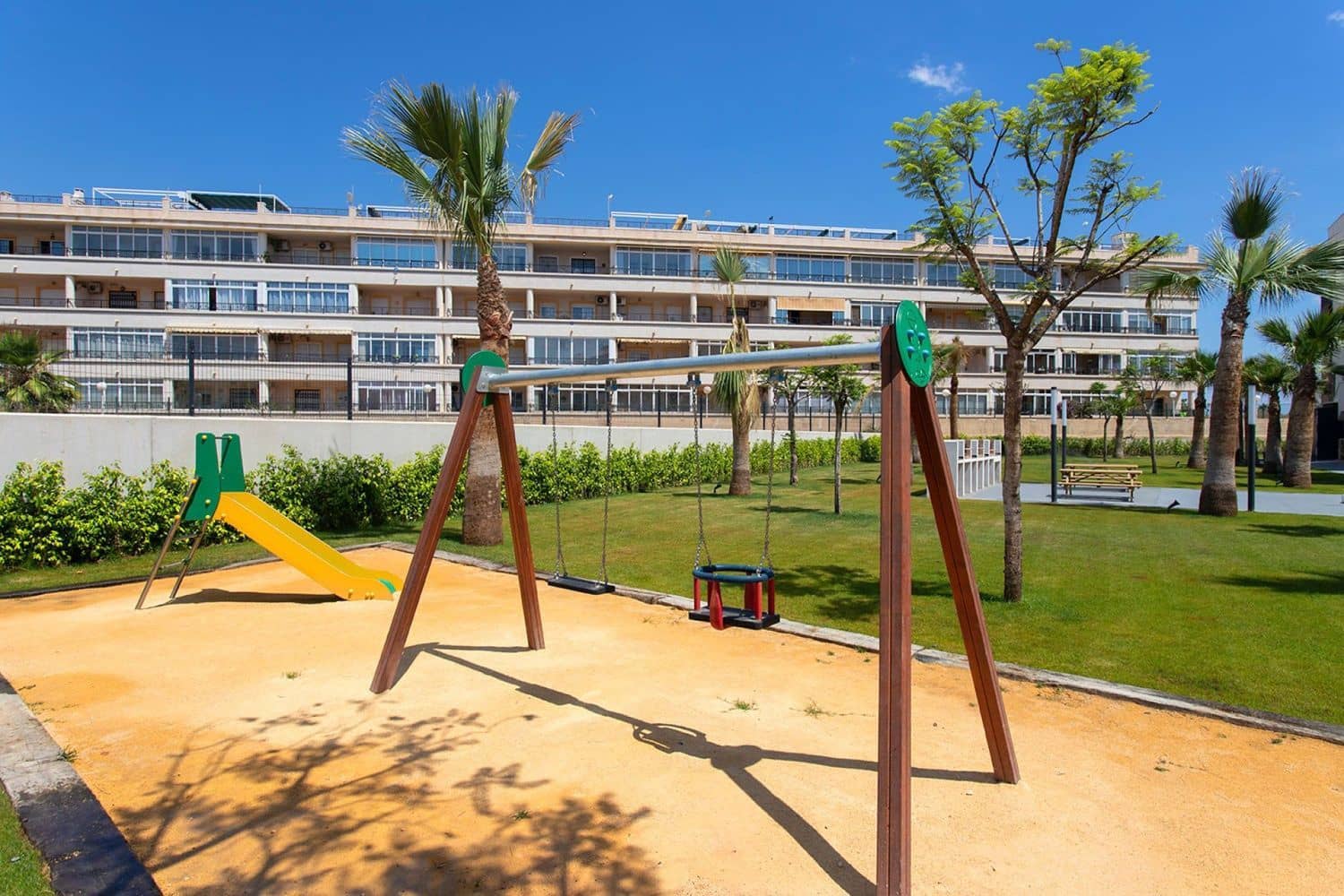 2 soveværelse Lejlighed til salg i Orihuela Costa med swimmingpool garage - € 345.000 (Ref: 8417351)