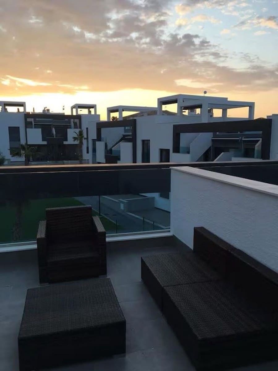 2 soveværelse Lejlighed til salg i Torrevieja med swimmingpool garage - € 259.000 (Ref: 8985503)