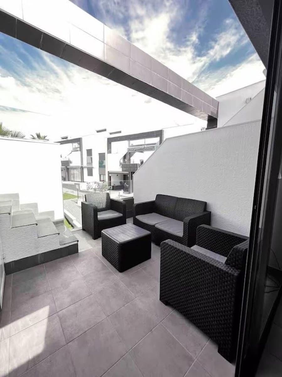 2 soveværelse Lejlighed til salg i Torrevieja med swimmingpool garage - € 259.000 (Ref: 8985503)