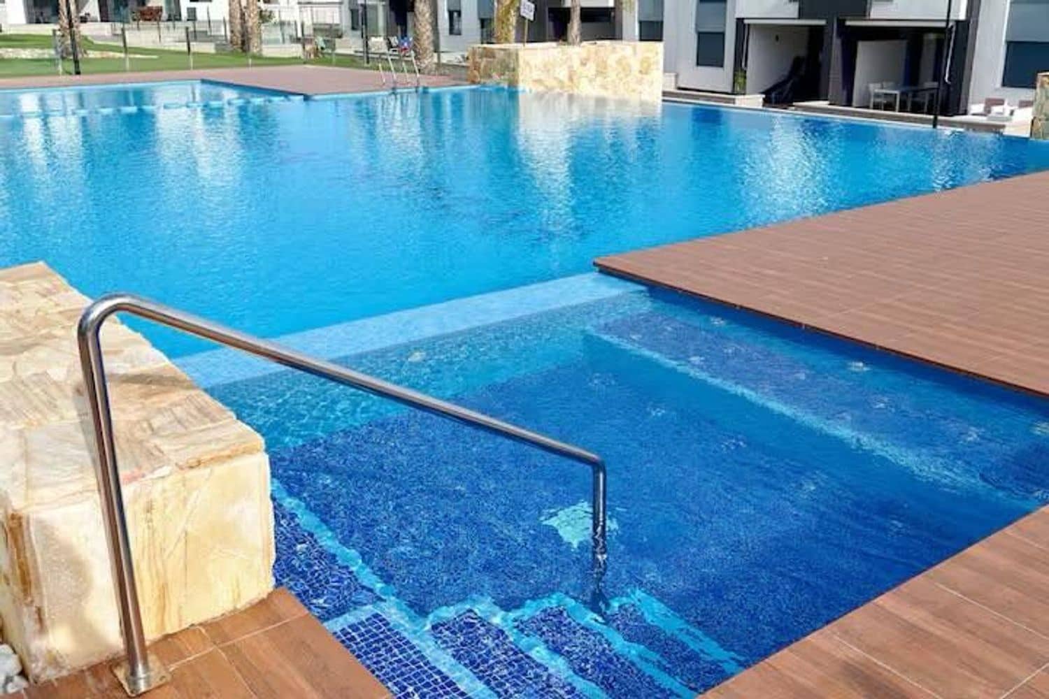 2 soveværelse Lejlighed til salg i Torrevieja med swimmingpool garage - € 259.000 (Ref: 8985503)