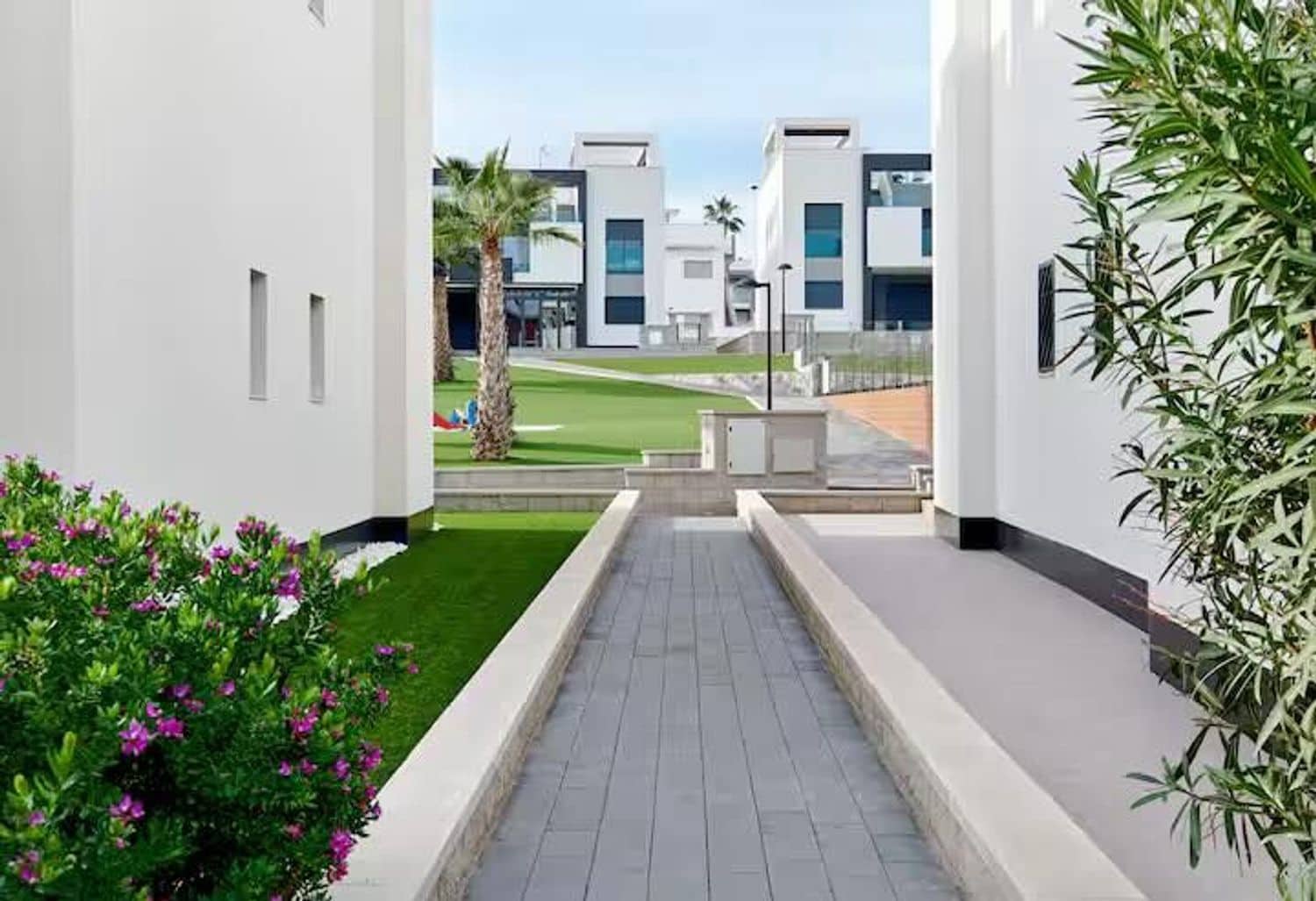 2 soveværelse Lejlighed til salg i Torrevieja med swimmingpool garage - € 259.000 (Ref: 8985503)