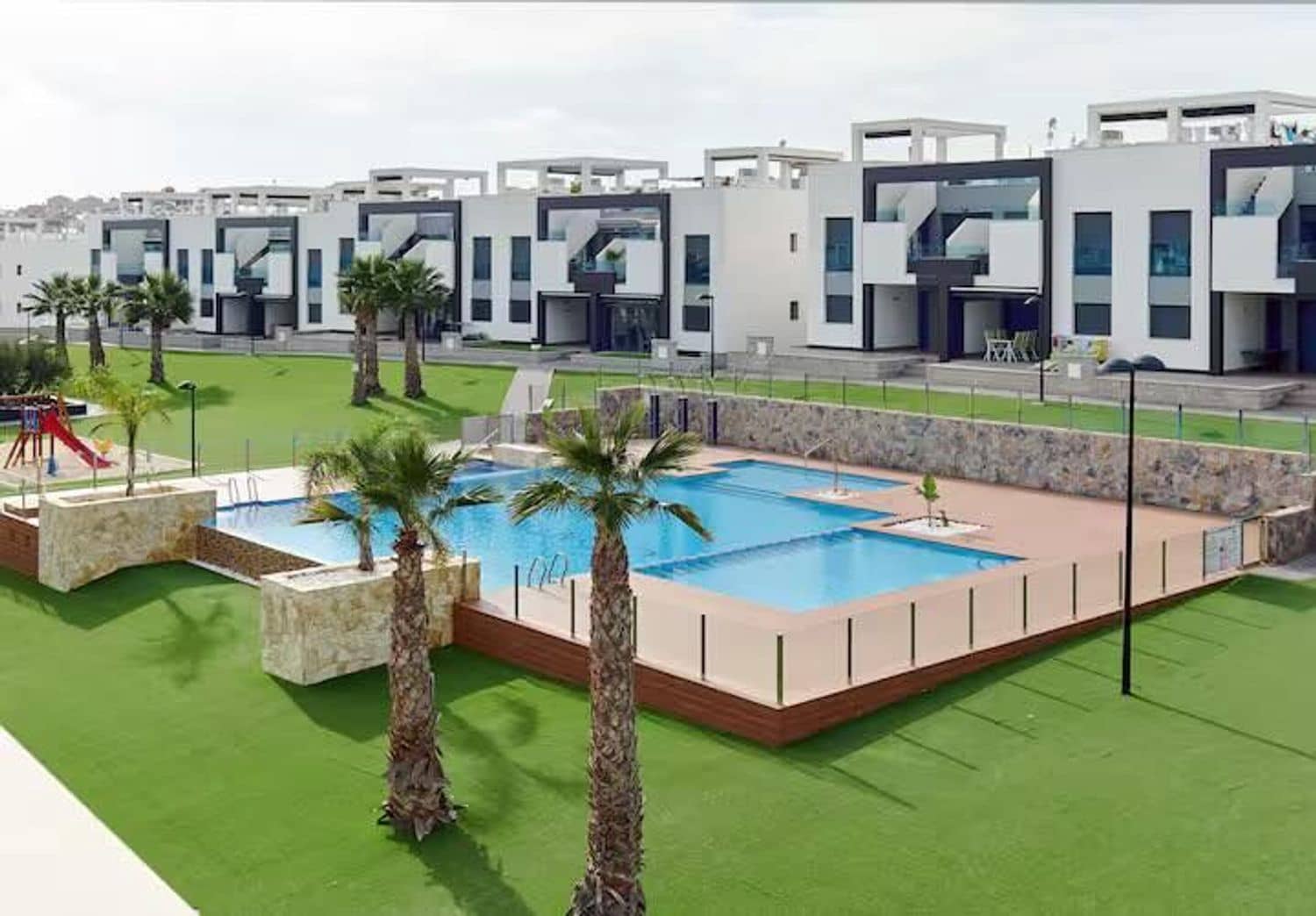 2 soveværelse Lejlighed til salg i Torrevieja med swimmingpool garage - € 259.000 (Ref: 8985503)