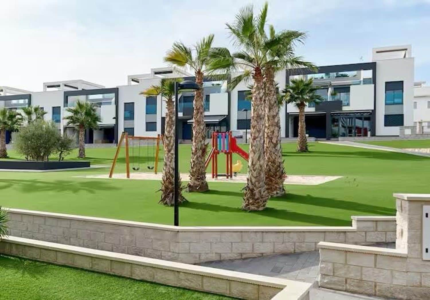 2 soveværelse Lejlighed til salg i Torrevieja med swimmingpool garage - € 259.000 (Ref: 8985503)