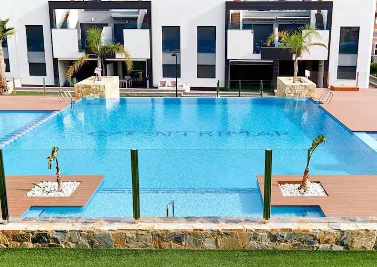 2 soveværelse Lejlighed til salg i Torrevieja med swimmingpool garage - € 259.000 (Ref: 8985503)