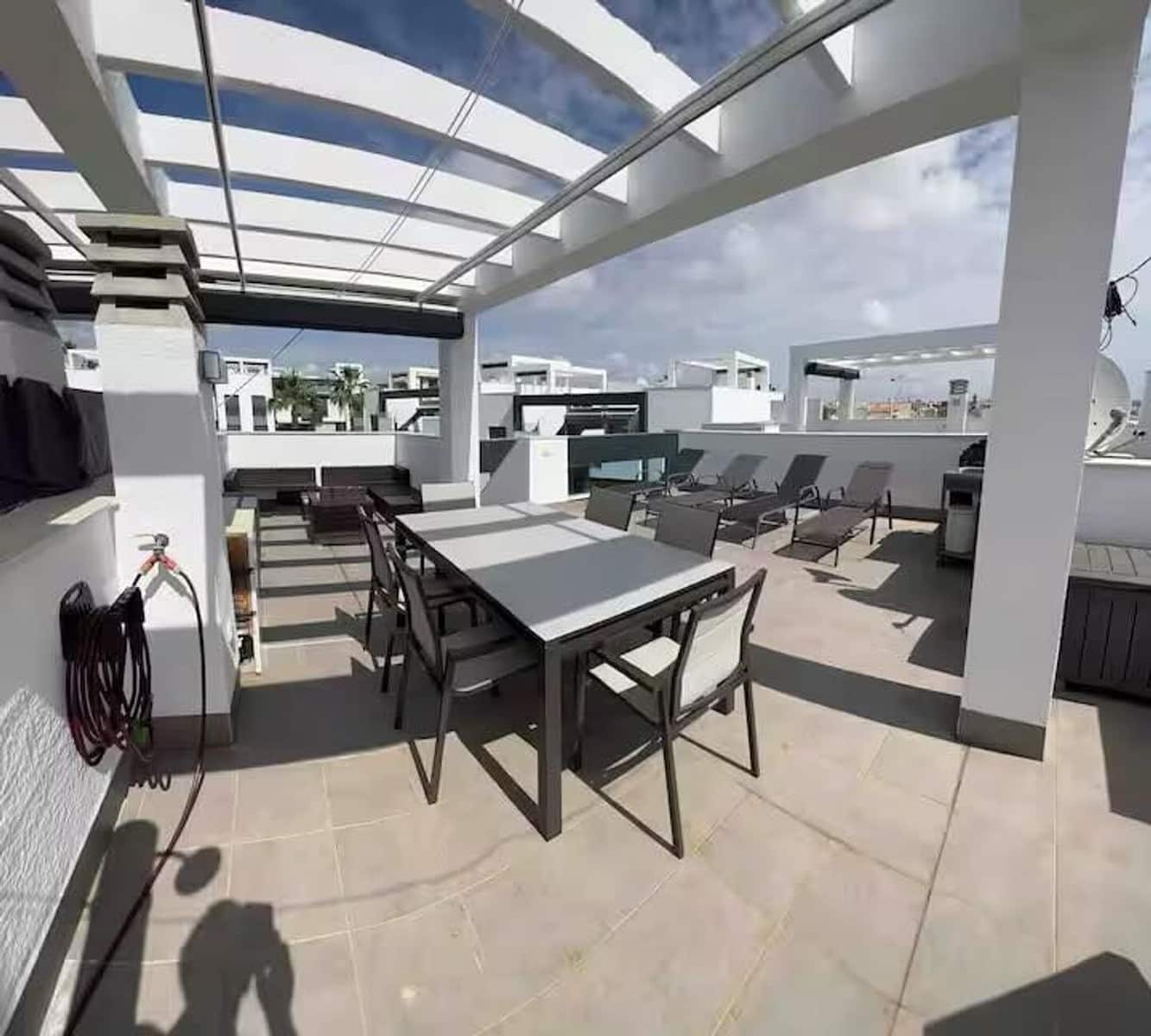 2 soveværelse Lejlighed til salg i Torrevieja med swimmingpool garage - € 259.000 (Ref: 8985503)