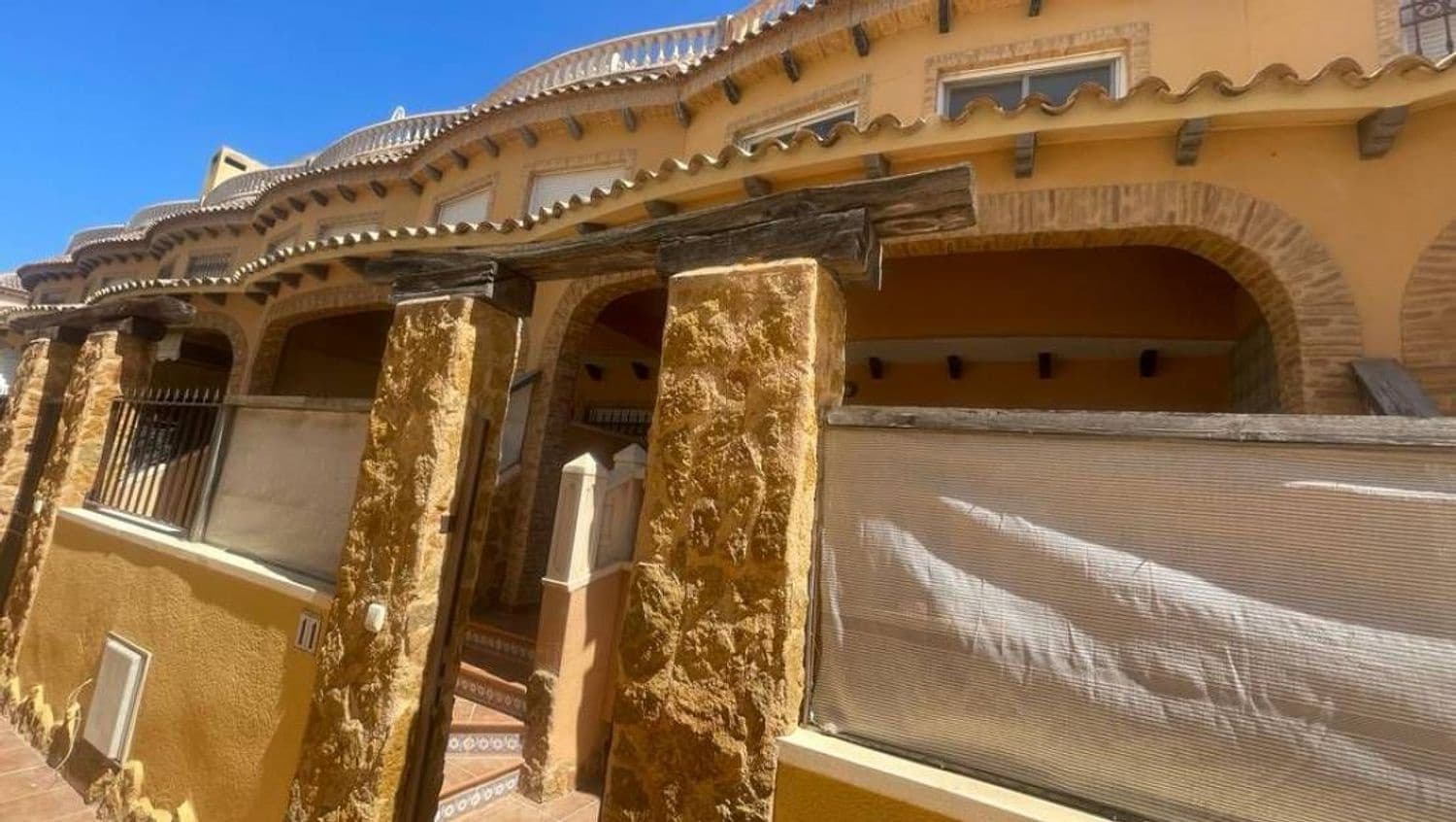 5 sypialnia Dom na sprzedaż w Guardamar del Segura z basenem garażem - 249 900 € (Ref: 9014417)