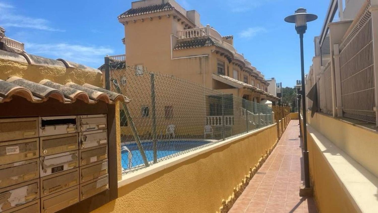 5 sypialnia Dom na sprzedaż w Guardamar del Segura z basenem garażem - 249 900 € (Ref: 9014417)