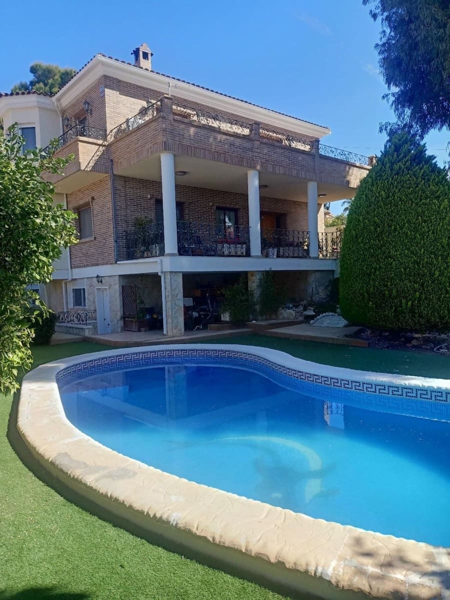 4 Zimmer Villa zu verkaufen in Ciudad Quesada mit Pool Garage - 690.000 € (Ref: 9037899)
