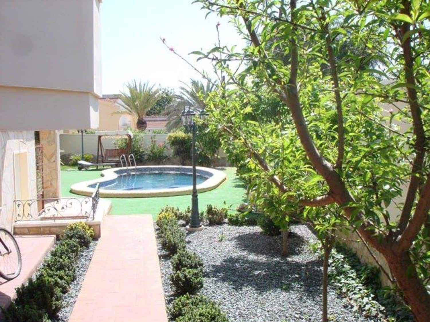 4 Zimmer Villa zu verkaufen in Ciudad Quesada mit Pool Garage - 690.000 € (Ref: 9037899)