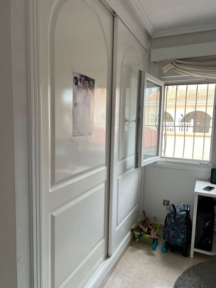 Chalet de 3 habitaciones en Benijófar en venta con piscina garaje - 350.000 € (Ref: 9062085)