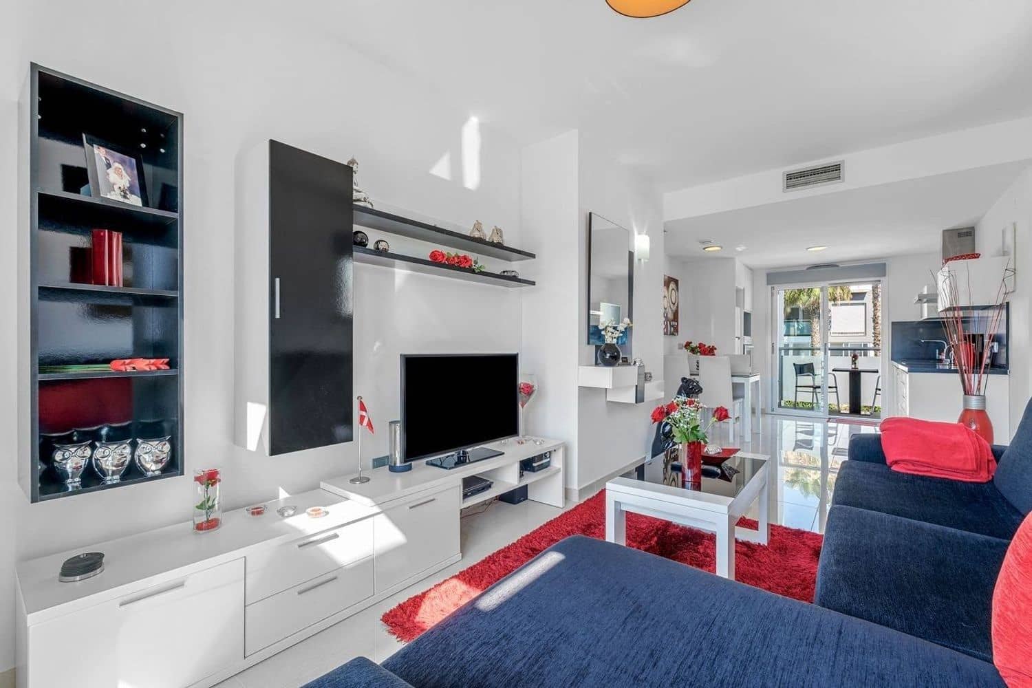 Apartamento de 2 habitaciones en Torrevieja en venta con piscina garaje - 279.000 € (Ref: 9151680)