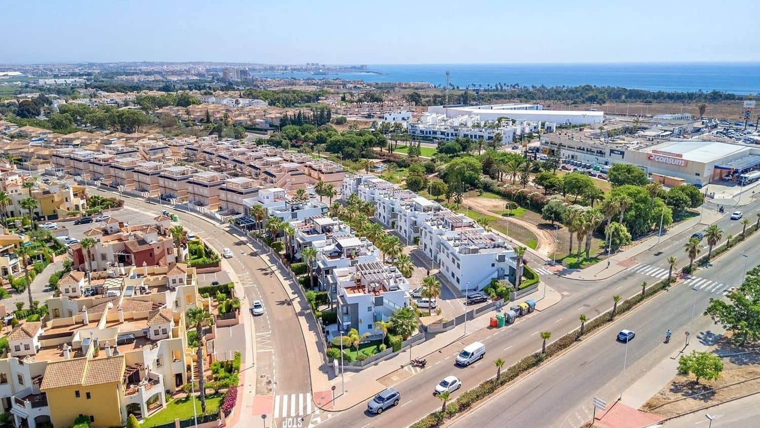 Apartamento de 2 habitaciones en Torrevieja en venta con piscina garaje - 279.000 € (Ref: 9151680)