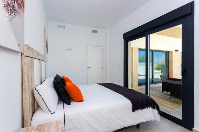 Chalet de 3 habitaciones en Daya Nueva en venta con piscina garaje - 394.000 € (Ref: 9239567)