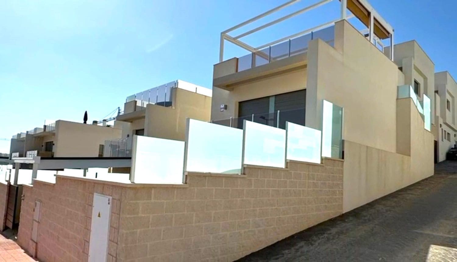 3 bedroom Villa for sale in Orihuela Costa with pool garage - € 450,000 (Ref: 9262150)