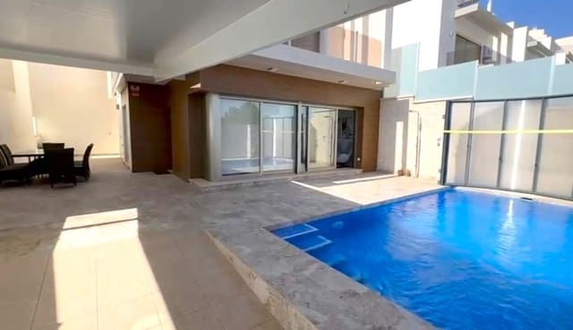 3 Zimmer Villa zu verkaufen in Villamartin, Orihuela mit Pool Garage - 450.000 € (Ref: 9262150)