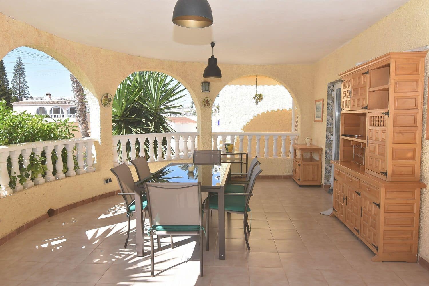 3 sypialnia Willa na sprzedaż w Torrevieja z basenem garażem - 575 000 € (Ref: 9263966)