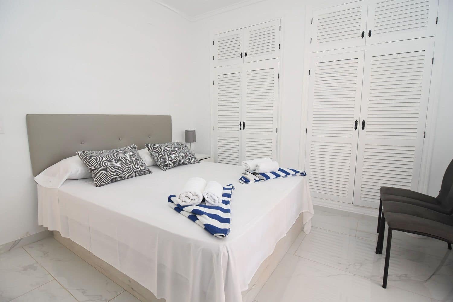 3 sypialnia Willa na sprzedaż w Torrevieja z basenem garażem - 575 000 € (Ref: 9263966)