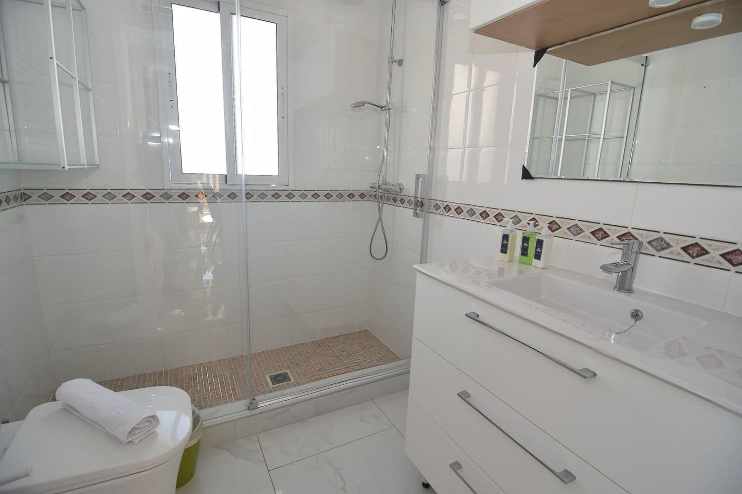 3 sypialnia Willa na sprzedaż w Torrevieja z basenem garażem - 575 000 € (Ref: 9263966)