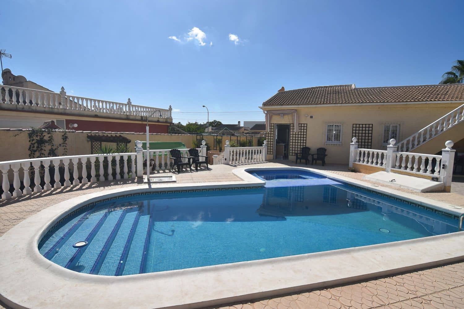 3 sypialnia Willa na sprzedaż w Torrevieja z basenem garażem - 575 000 € (Ref: 9263966)