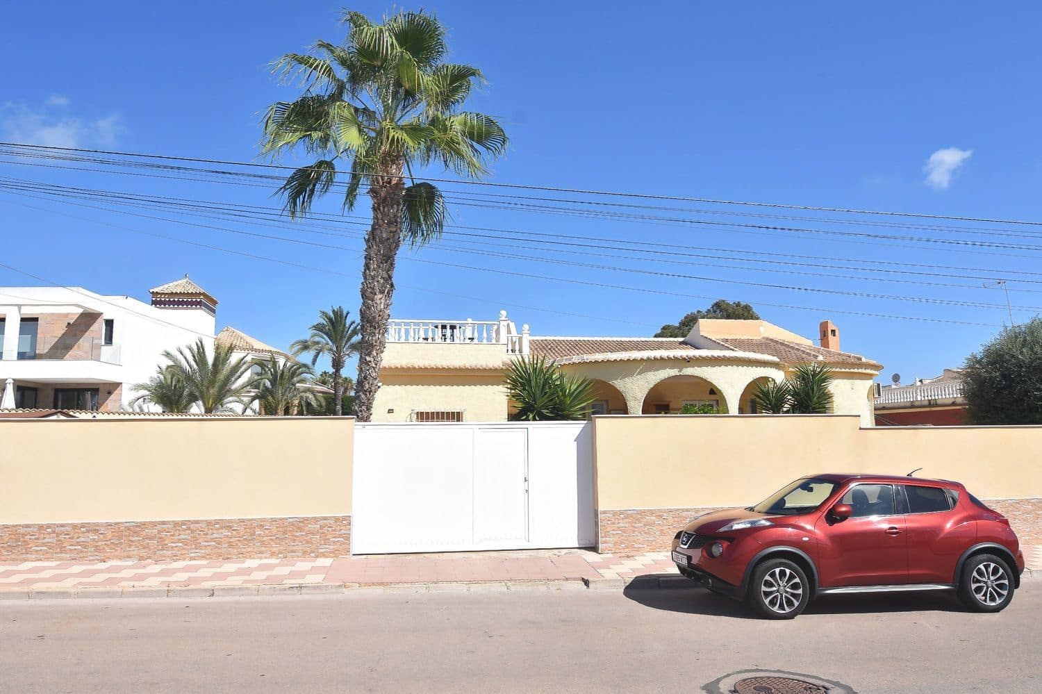 3 sypialnia Willa na sprzedaż w Torrevieja z basenem garażem - 575 000 € (Ref: 9263966)