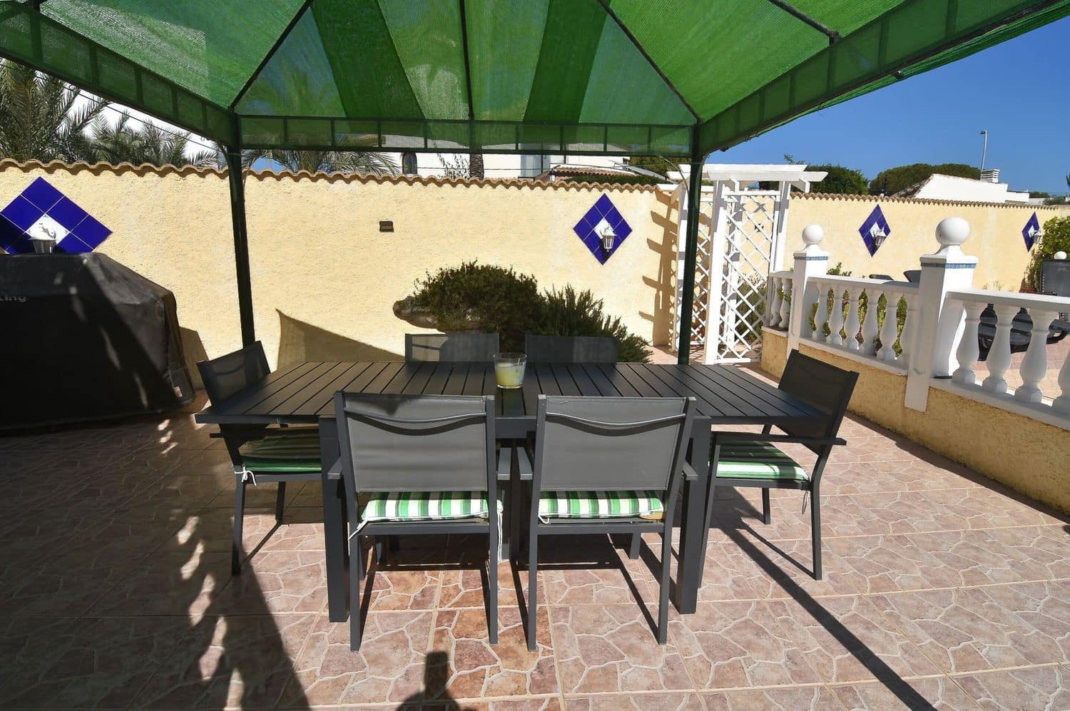 3 sypialnia Willa na sprzedaż w Torrevieja z basenem garażem - 575 000 € (Ref: 9263966)