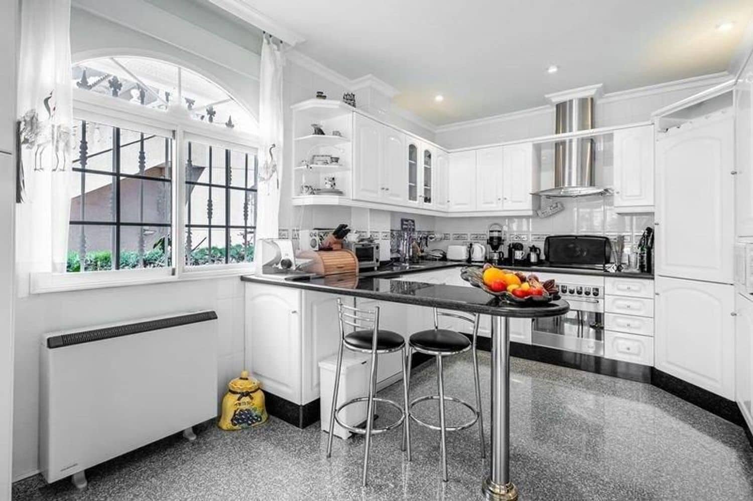 6 soveværelse Villa til salg i Alicante by med swimmingpool garage - € 469.900 (Ref: 9296525)