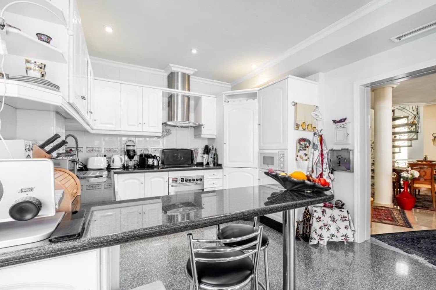 6 soveværelse Villa til salg i Alicante by med swimmingpool garage - € 469.900 (Ref: 9296525)