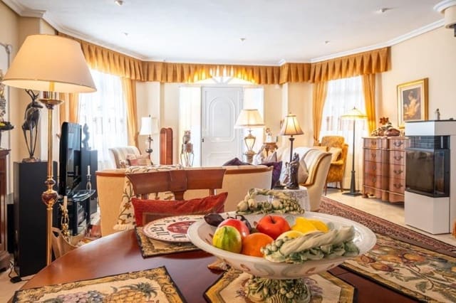 6 soveværelse Villa til salg i Alicante by med swimmingpool garage - € 469.900 (Ref: 9296525)