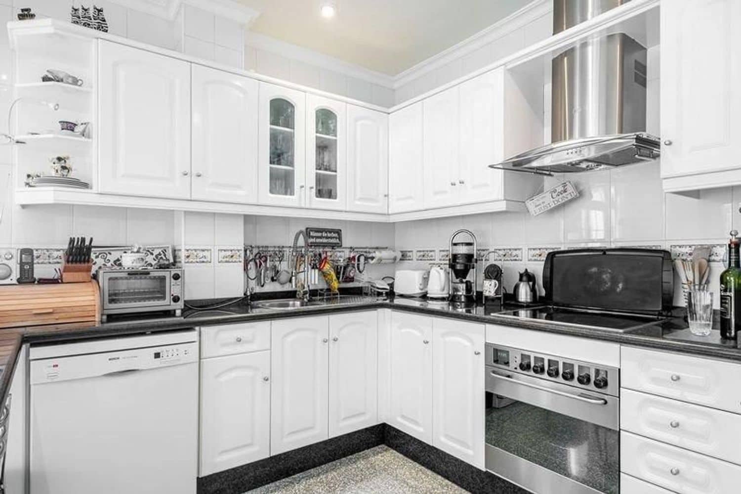 6 soveværelse Villa til salg i Alicante by med swimmingpool garage - € 469.900 (Ref: 9296525)