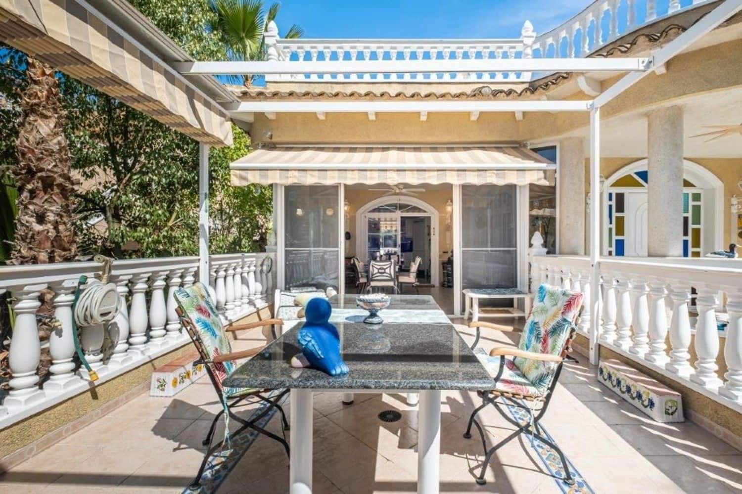 6 soveværelse Villa til salg i Alicante by med swimmingpool garage - € 469.900 (Ref: 9296525)