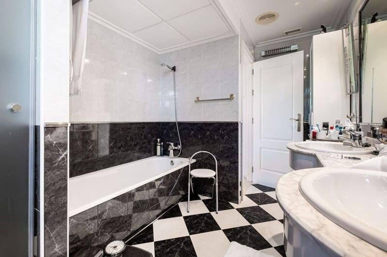 6 soveværelse Villa til salg i Alicante by med swimmingpool garage - € 469.900 (Ref: 9296525)