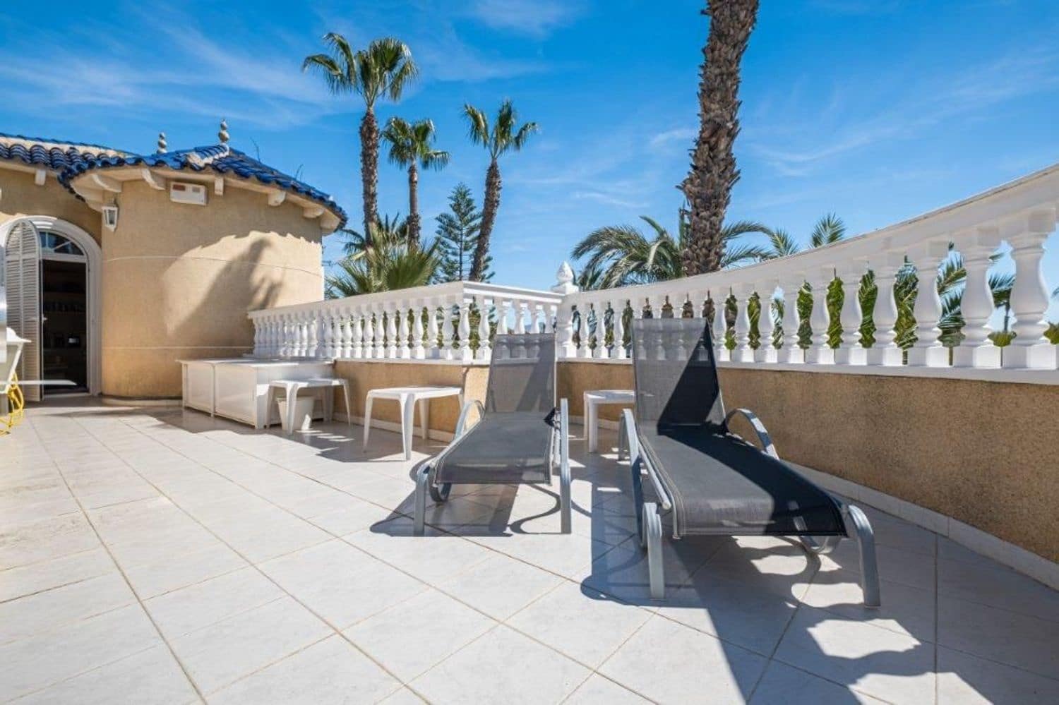 6 soveværelse Villa til salg i Alicante by med swimmingpool garage - € 469.900 (Ref: 9296525)