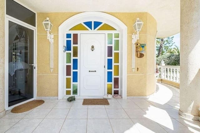 6 soveværelse Villa til salg i Alicante by med swimmingpool garage - € 469.900 (Ref: 9296525)