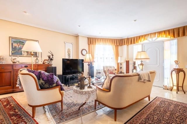 6 soveværelse Villa til salg i Alicante by med swimmingpool garage - € 469.900 (Ref: 9296525)