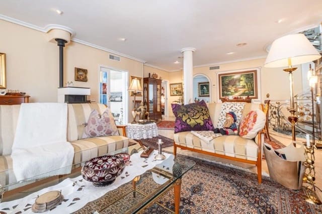 6 soveværelse Villa til salg i Alicante by med swimmingpool garage - € 469.900 (Ref: 9296525)