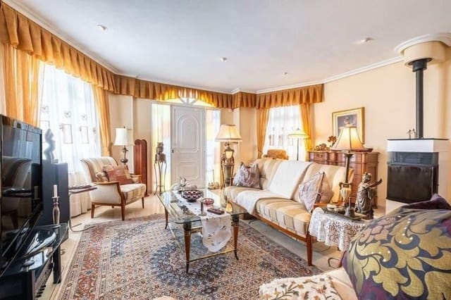 6 soveværelse Villa til salg i Alicante by med swimmingpool garage - € 469.900 (Ref: 9296525)