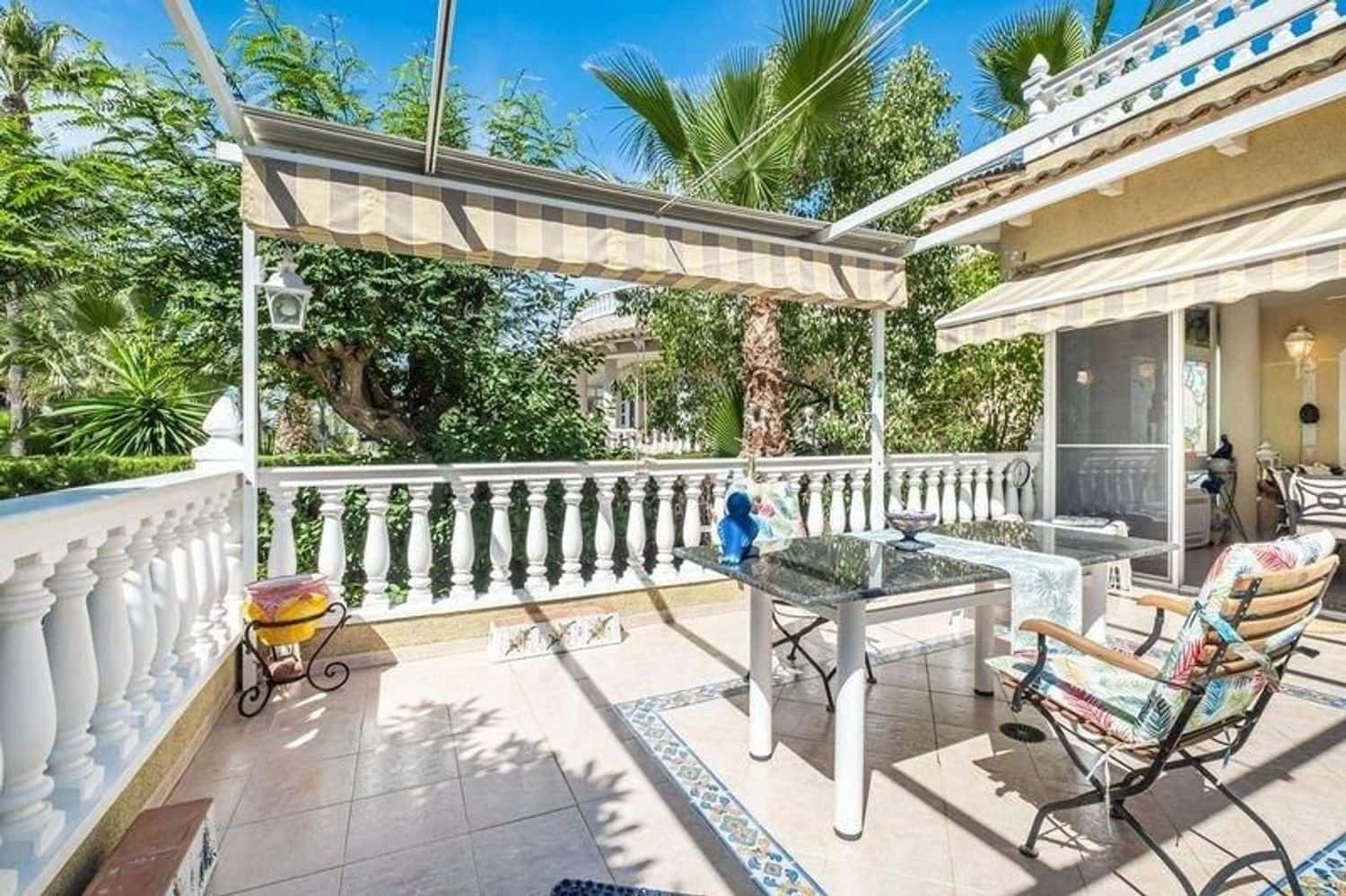 6 soveværelse Villa til salg i Alicante by med swimmingpool garage - € 469.900 (Ref: 9296525)