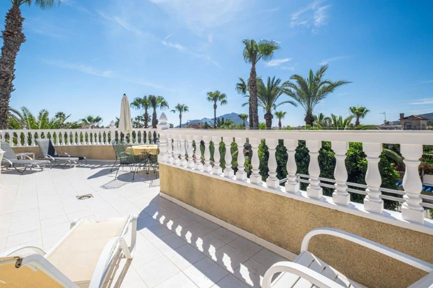 6 soveværelse Villa til salg i Alicante by med swimmingpool garage - € 469.900 (Ref: 9296525)