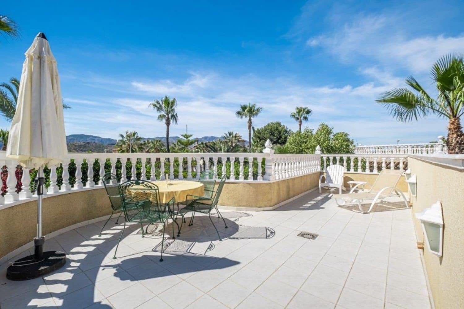 6 soveværelse Villa til salg i Alicante by med swimmingpool garage - € 469.900 (Ref: 9296525)