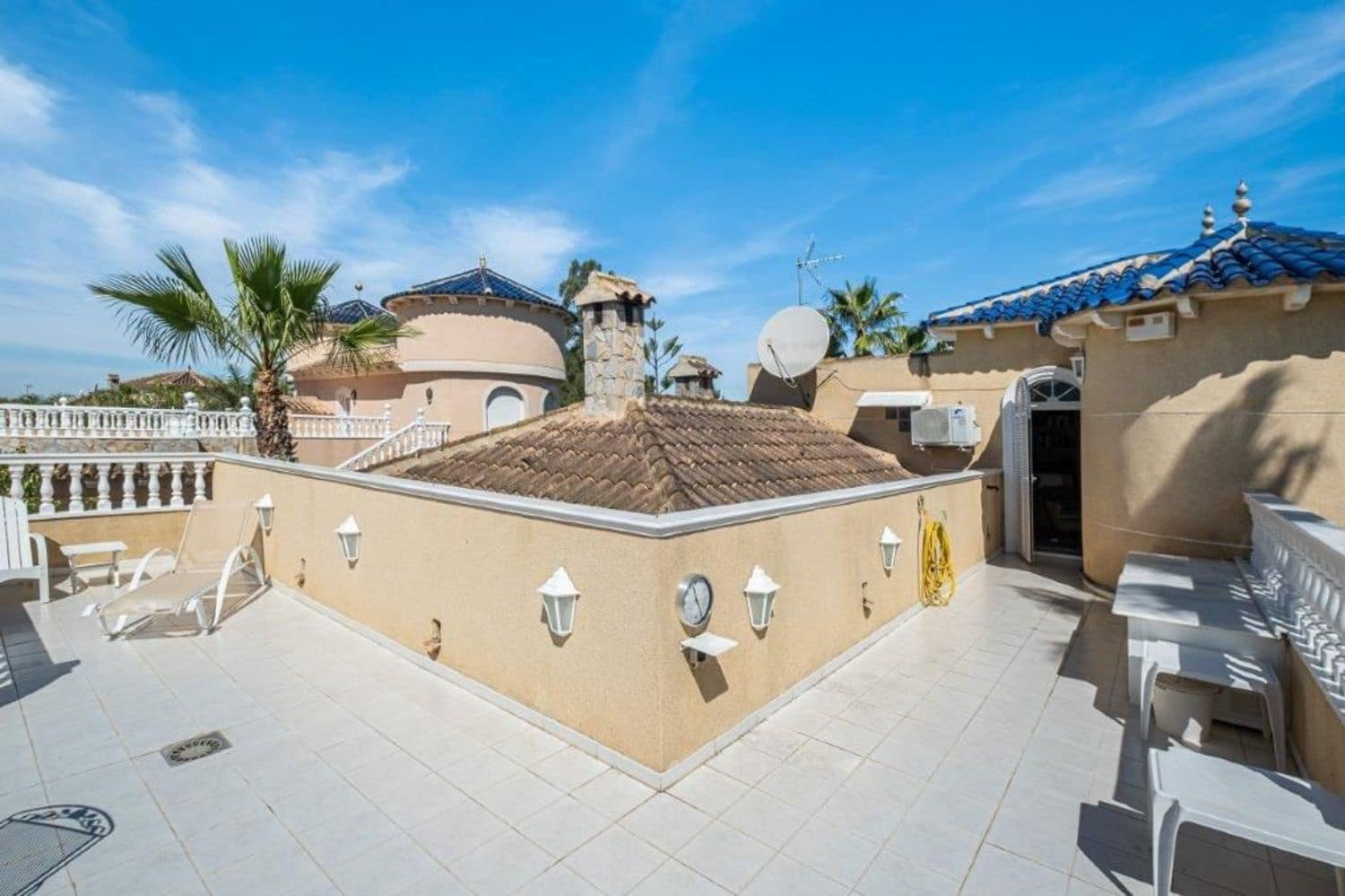 6 soveværelse Villa til salg i Alicante by med swimmingpool garage - € 469.900 (Ref: 9296525)